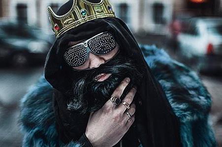 Иллюстрация: Биг Рашен Босс. Кто это и зачем скрывает свое лицо?